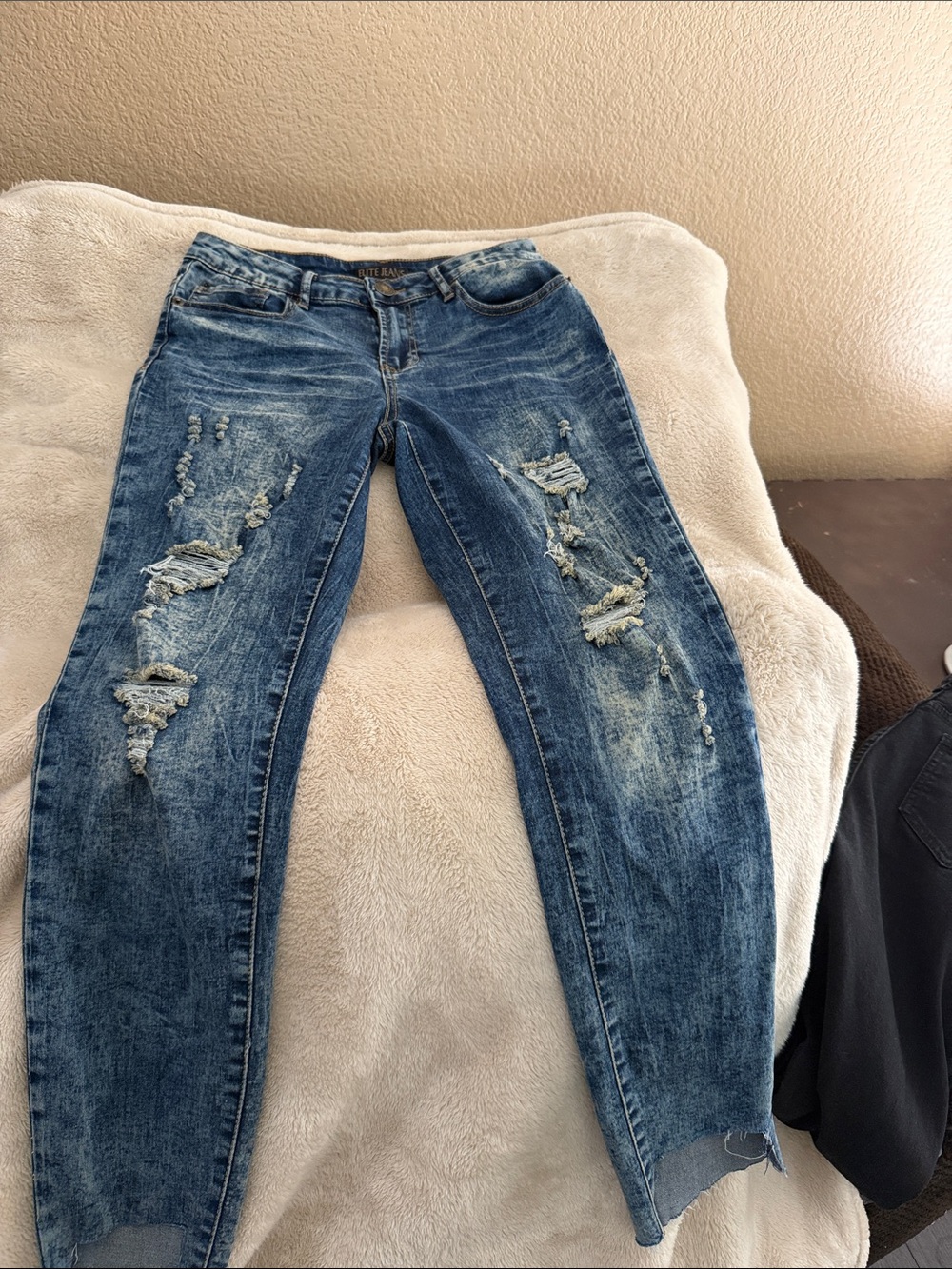 Women's Distressed Blue Jeans - Casual Slim Fit